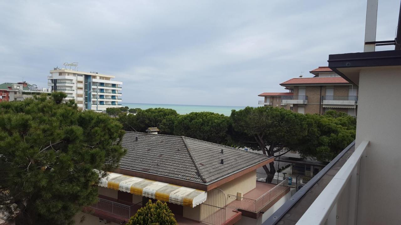 Residence Gallo - Walterigato Apartments Per Solo Famiglie Lido di Jesolo Buitenkant foto
