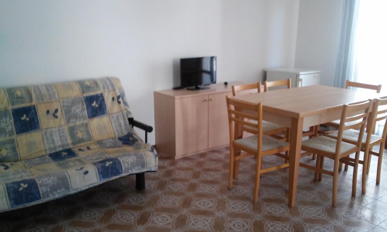 Residence Gallo - Walterigato Apartments Per Solo Famiglie Lido di Jesolo Buitenkant foto